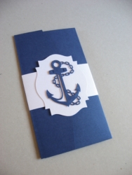 Mereteemalise pulmakutse näidis. Kasutatud sädelevaid kartonge ja pabereid.