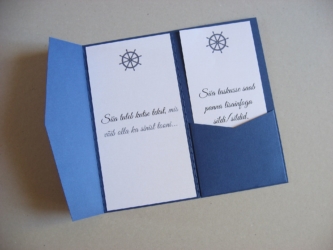 Mereteemalise pulmakutse näidis. Kasutatud sädelevaid kartonge ja pabereid.