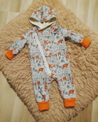 Õhukesest dressiriidest kombe meriinovillase voodriga. Suurus 62.