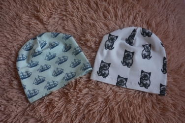 Trikotaažist suvised õhemad mütsid